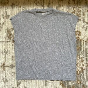 Madewell gray t-shirt with sort sleeves